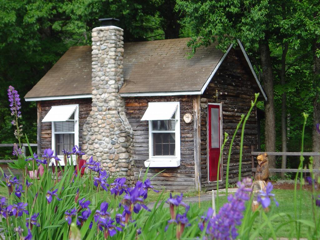 Minimum nightly stay 1 night. Pictures for Pemi Cabins in Lincoln, NH 03251 | Hotels